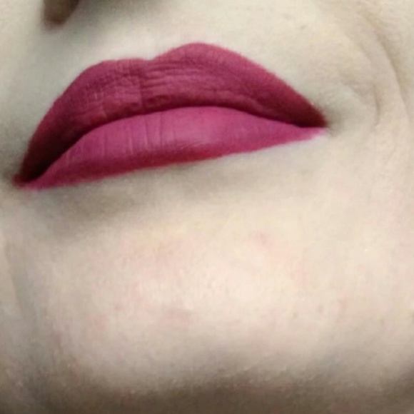 👄💄 18hr Longwear Lipstick in Wine~NEW - Picture 2 of 7